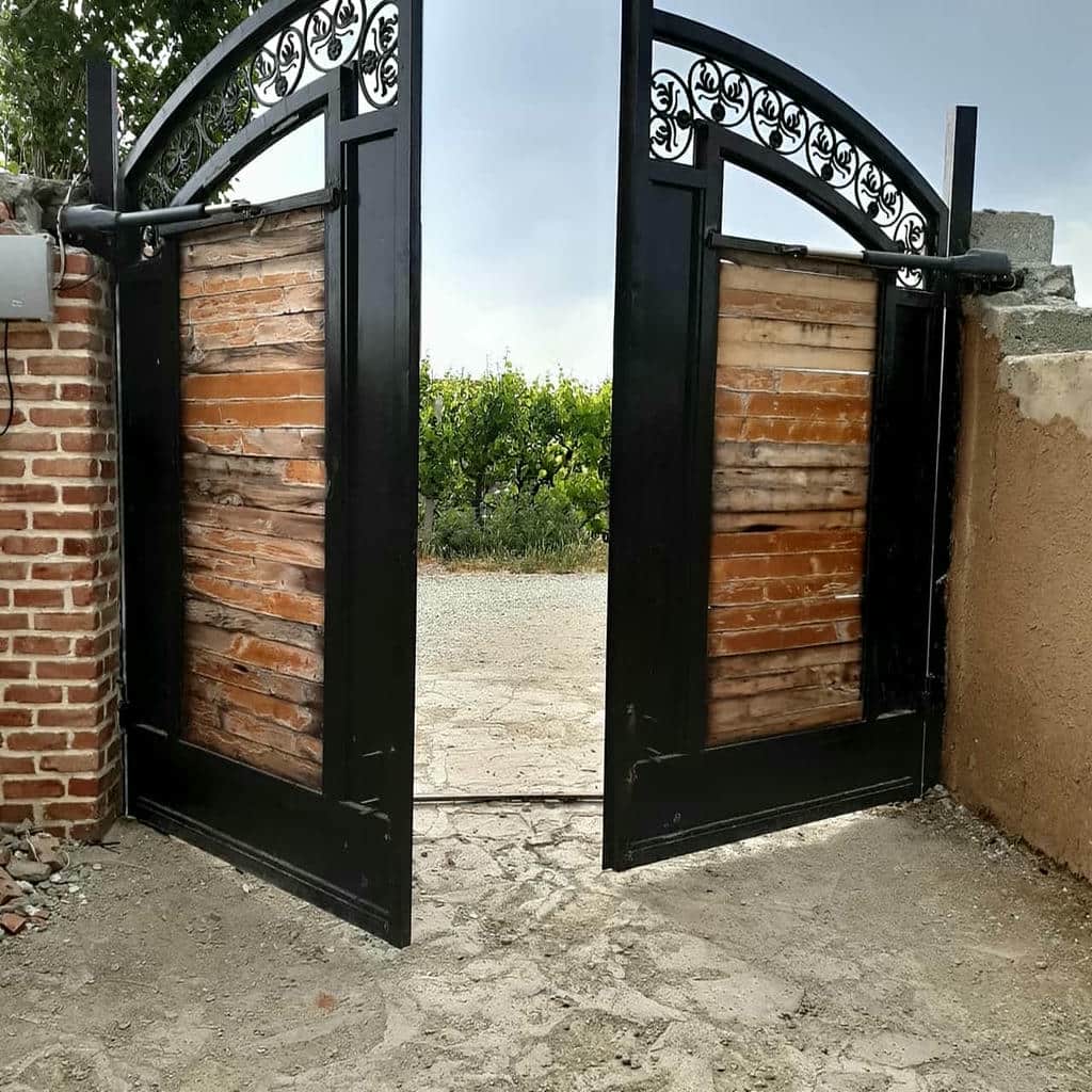 خدمات نصب جک درب پارکینگ بی صدا با تنظیم حرکت نرم