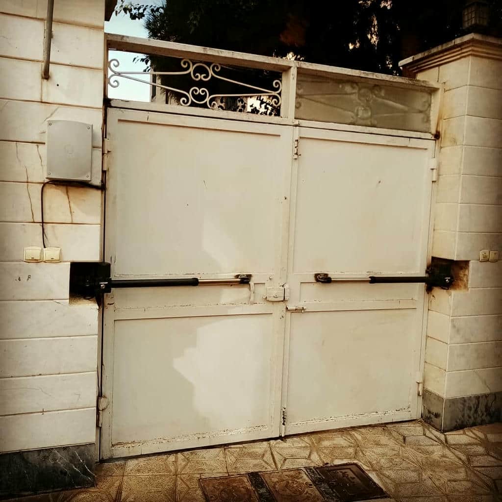 درب پارکینگ جک دار بازویی برای ورودی مسکونی و ویلایی
