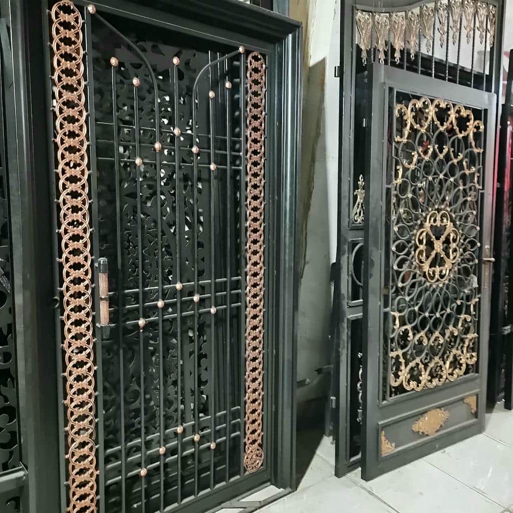 قیمت درب حیاط نمای آجری وابسته به مدل و متریال