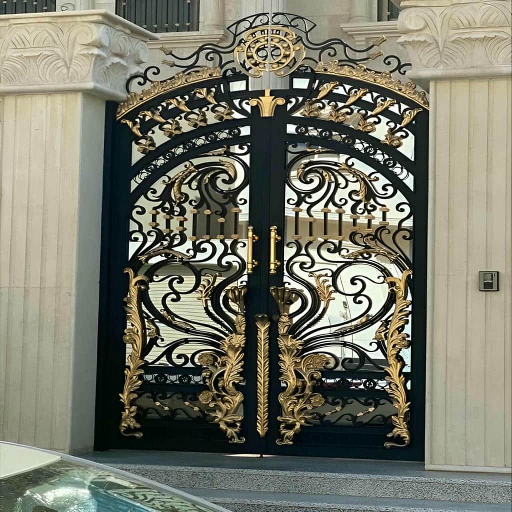 سفارش درب حیاط بزرگ پارکینگ هماهنگ با مسیر خودرو