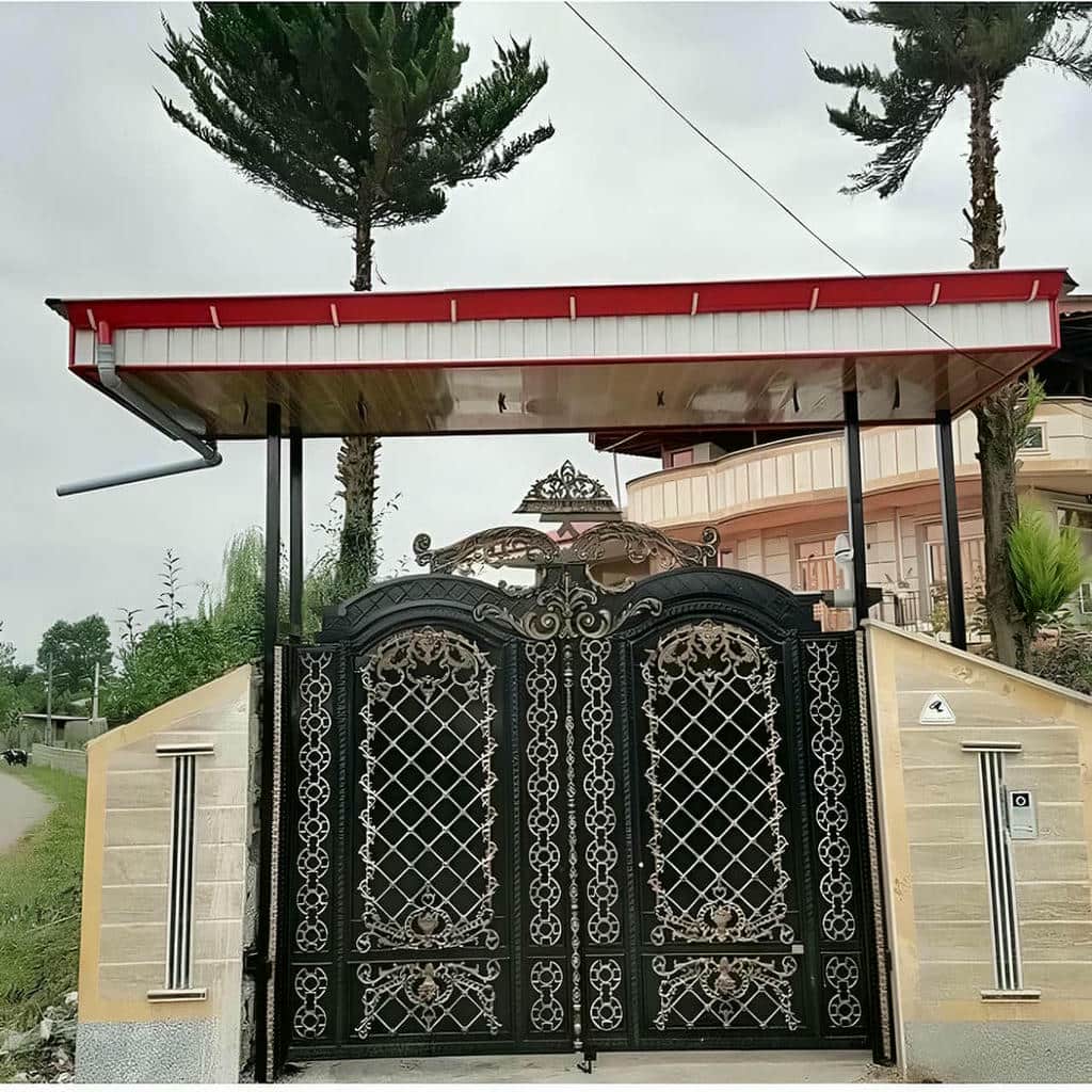 سفارش درب پارکینگ طرح چوب ترموود با رنگ اختصاصی