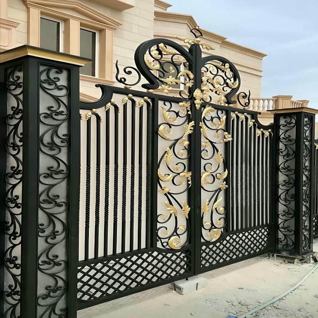 قیمت درب پارکینگ حیاط لولایی وابسته به مدل و متریال