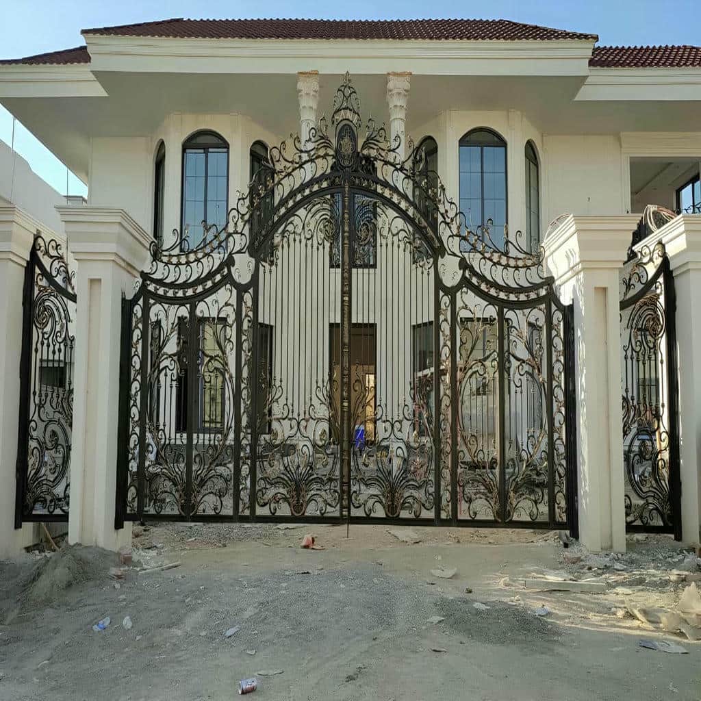 نصب درب فلزی لاکچری نمای ویلا بر اساس فریم واقعی