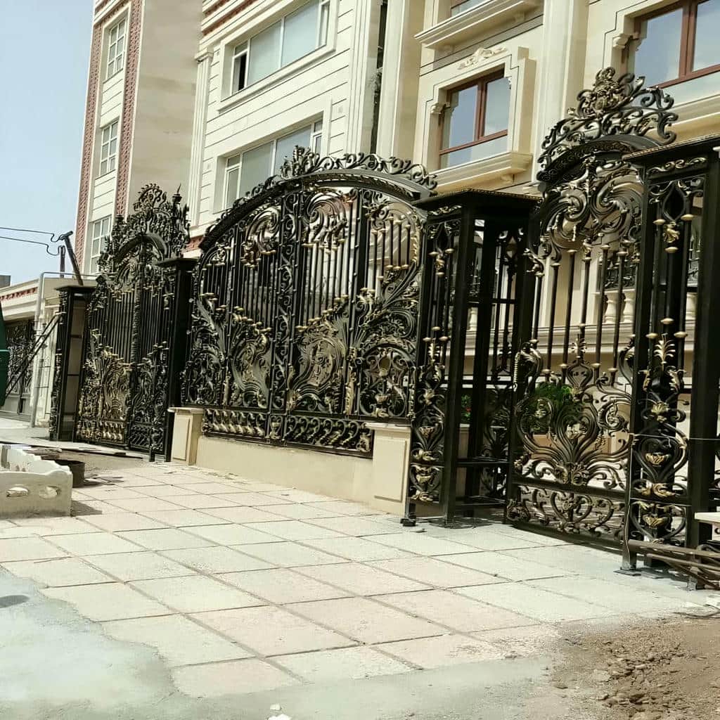 درب پارکینگ حیاط لولایی با اندازه گیری دقیق دهانه