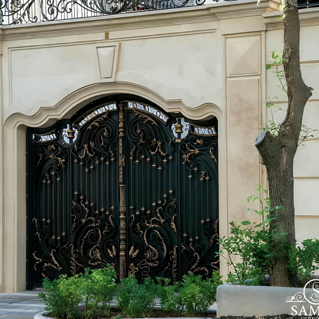سفارش درب حیاط ورودی جنوبی هماهنگ با نور و نما