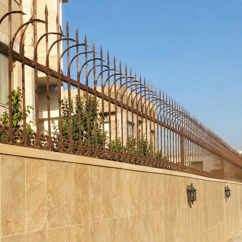 حفاظ دیوار کوتاه حیاط با پوشش ضدزنگ مقاوم