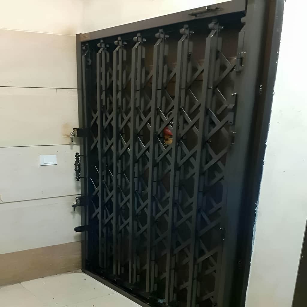 حفاظ کرکره ای با رنگ هماهنگ نما