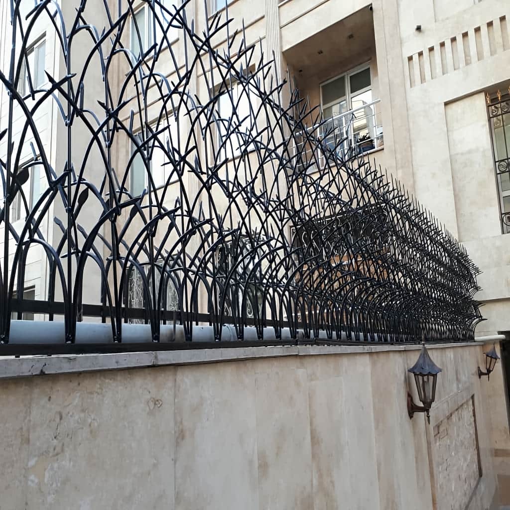 حفاظ آبشاری سفارشی هماهنگ با نمای لوکس حفاظ آبشاری سفارشی هماهنگ با نمای لوکس