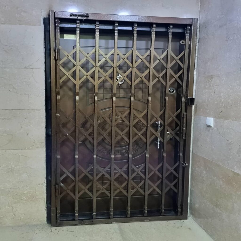 درب آکاردئونی با پوشش مقاوم