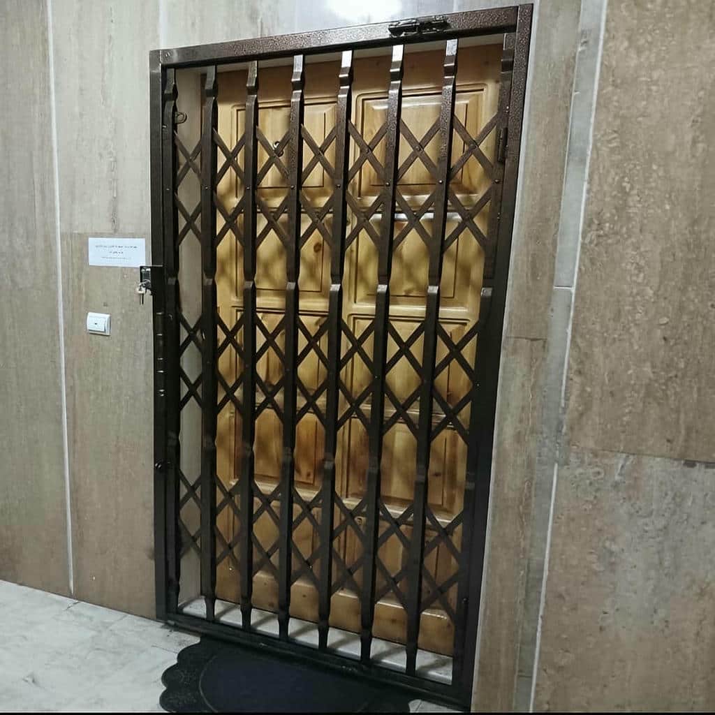 حفاظ جمع شونده برای ورودی ساختمان حفاظ جمع شونده برای ورودی ساختمان