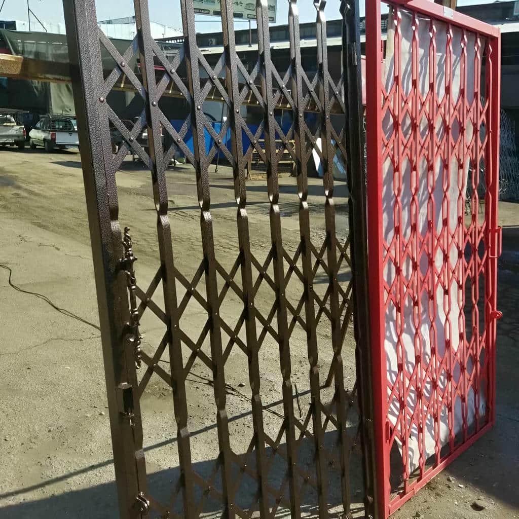 حفاظ کشویی مدل آکاردئونی برای ورودی ساختمان