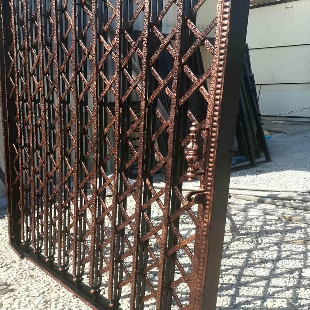 درب حفاظتی آپارتمان هماهنگ با نما