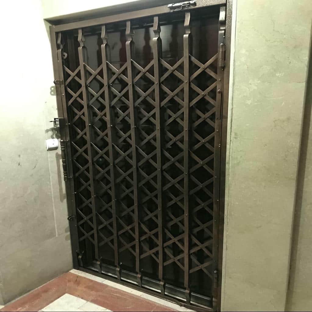 درب آکاردئونی فلزی مناسب ورودی فضای ویلایی درب آکاردئونی فلزی مناسب ورودی فضای ویلایی