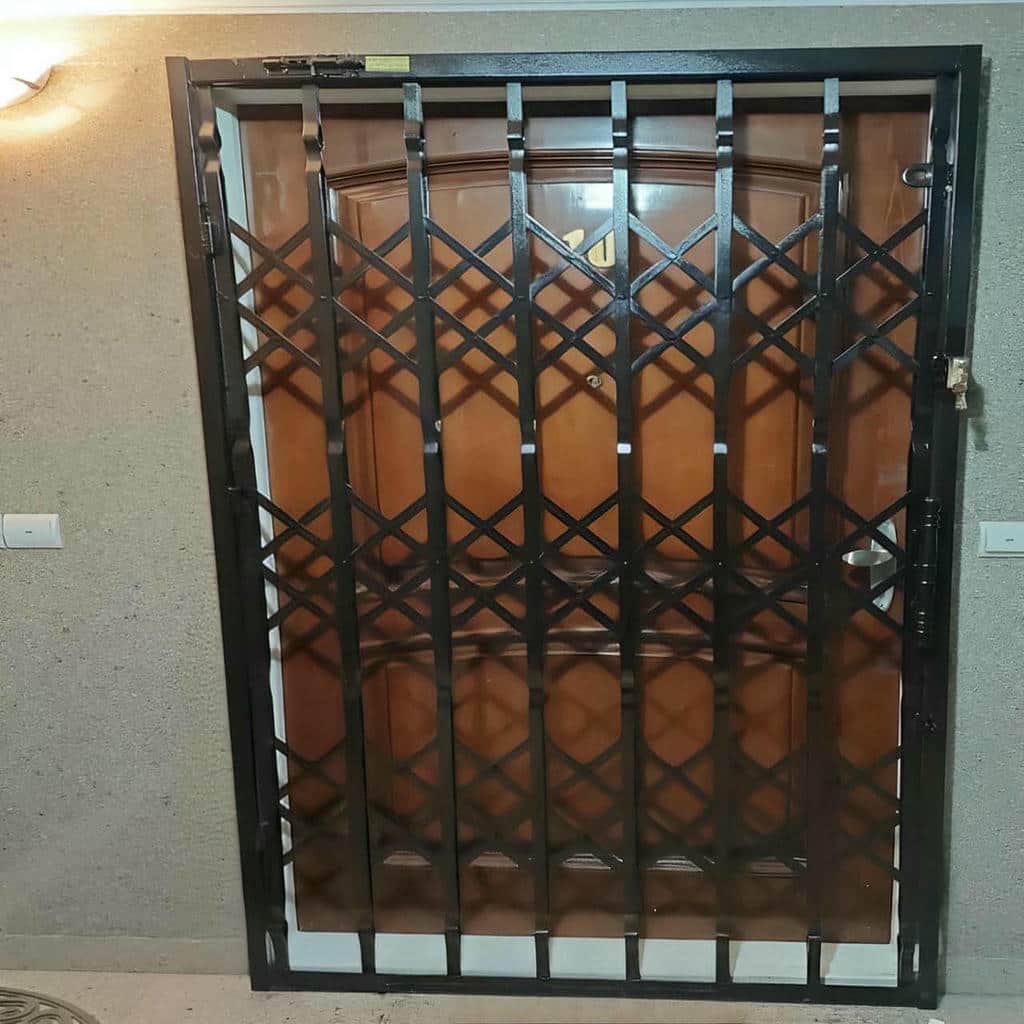حفاظ آکاردئونی مدل فلزی برای درب آپارتمان