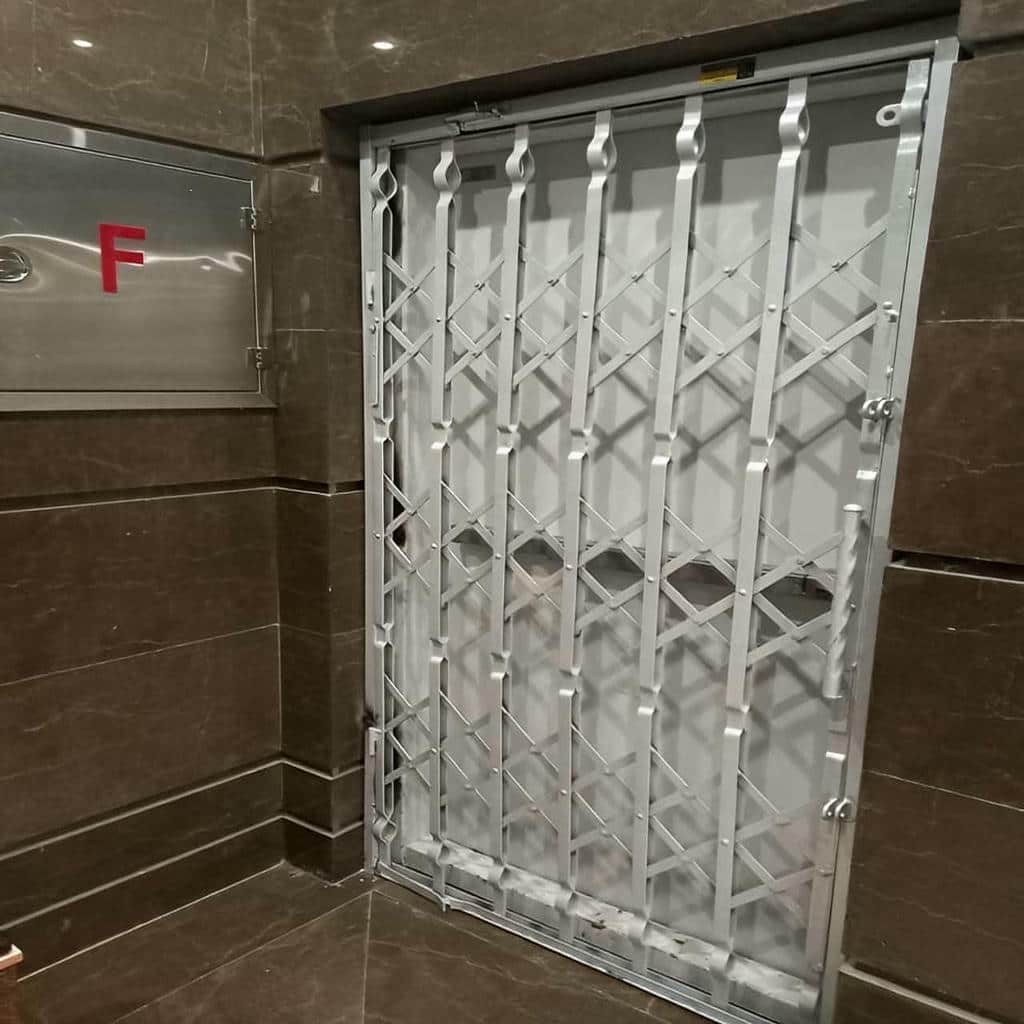 حفاظ درب ورودی با طراحی لوکس