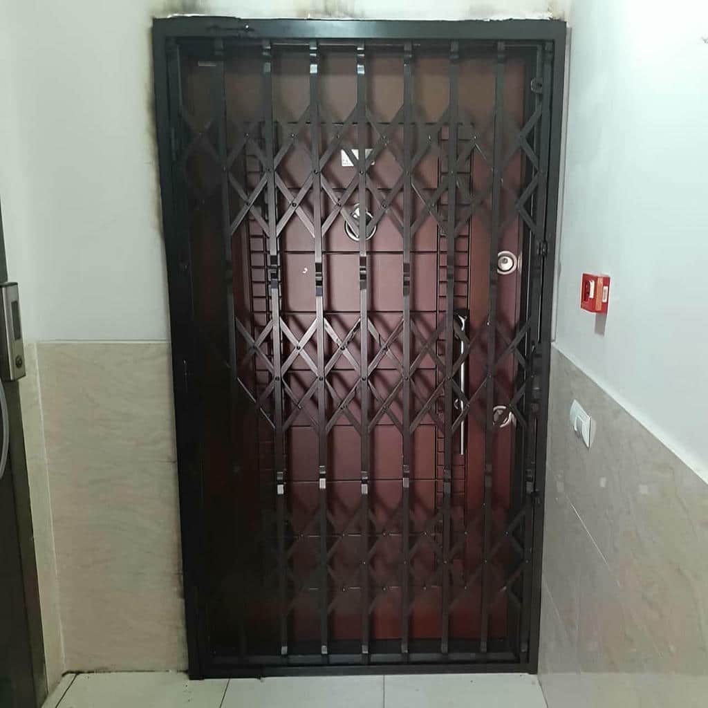 محافظ درب آپارتمان ورودی ساختمان