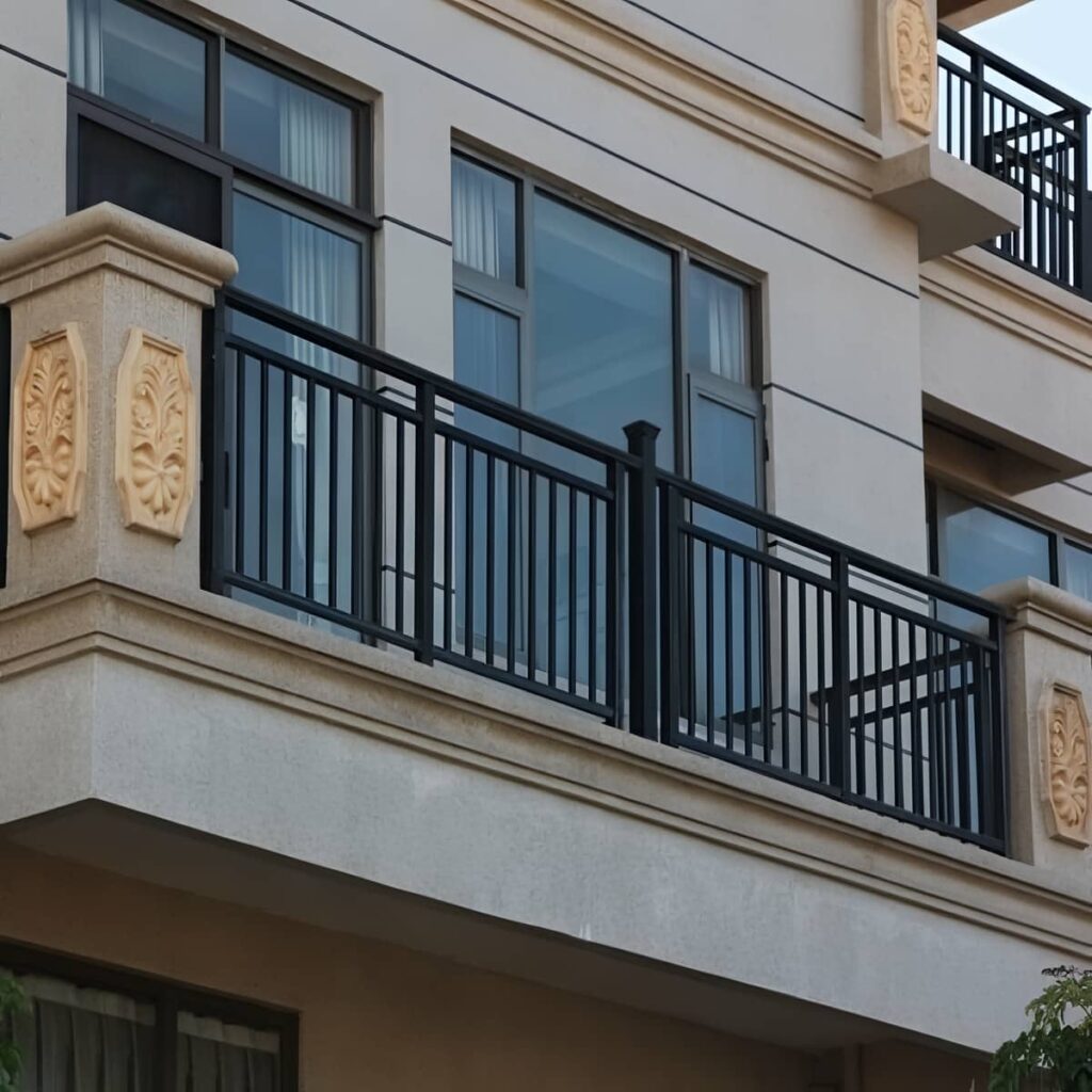 نرده بالکن ویلایی هماهنگ با تراس