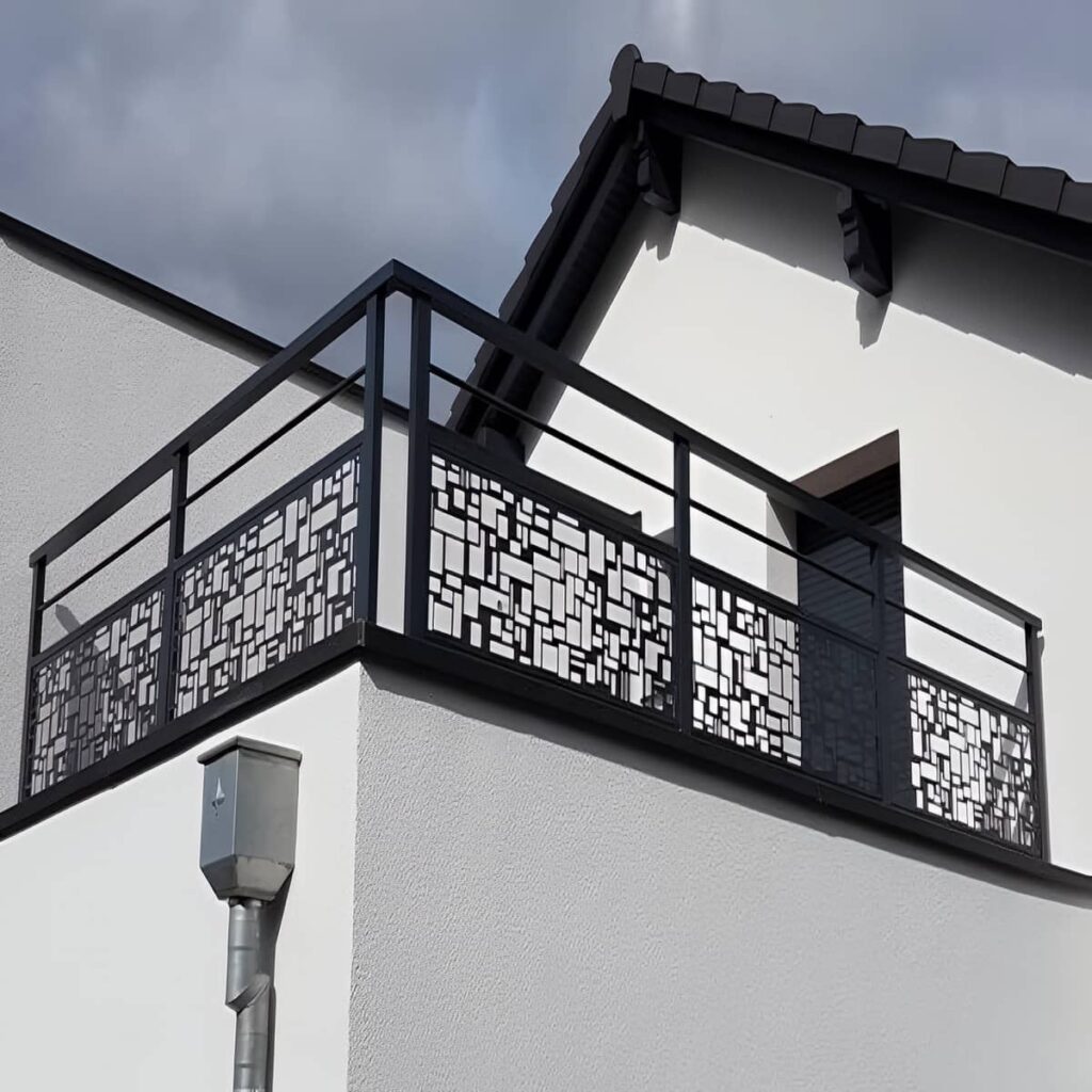 نرده تراس سفارشی با طراحی مدرن