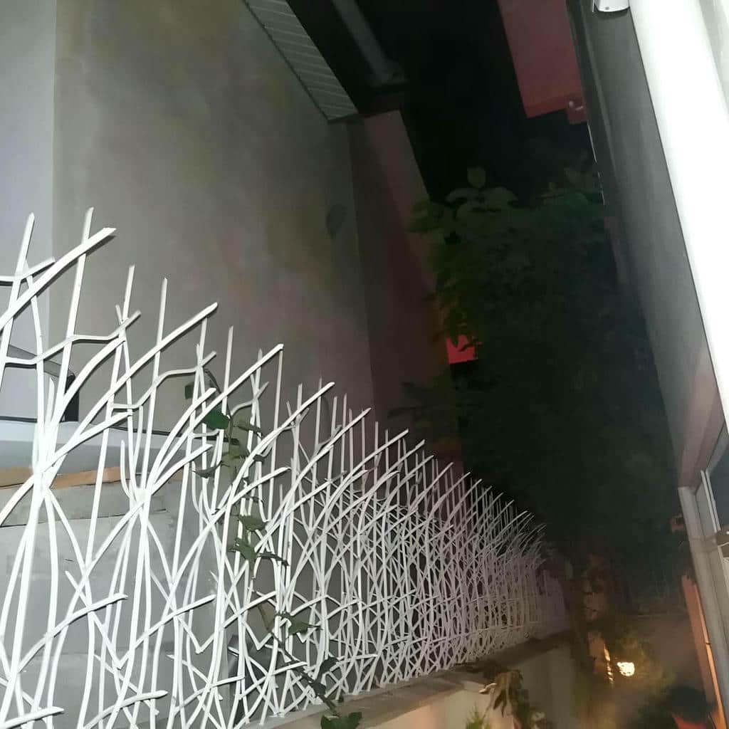 حفاظ شاخ گوزنی طرح f هماهنگ با نمای ساختمان حفاظ شاخ گوزنی طرح f هماهنگ با نمای ساختمان