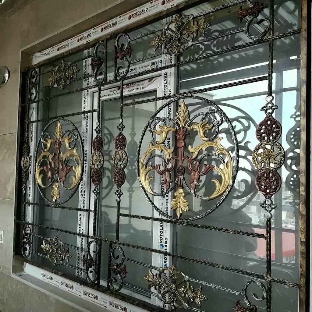 حفاظ پنجره دوجداره با طراحی آهنی