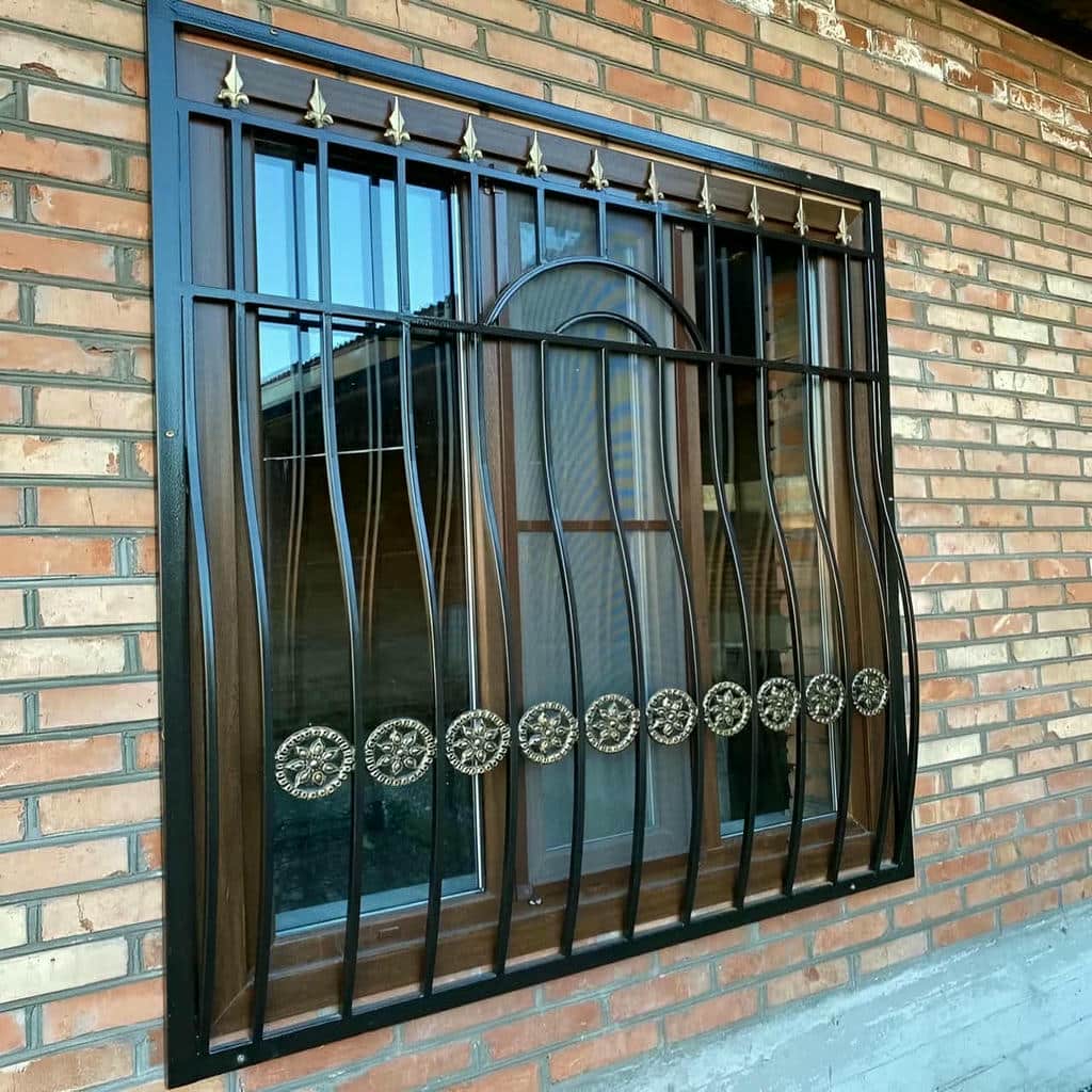 حفاظ پنجره گلنرده با طرح فرفورژه