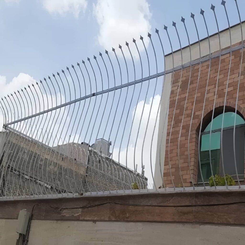 حفاظ دیوار حیاط مناسب فضای بیرونی