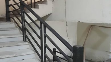 نرده پله آپارتمان با طراحی ساده