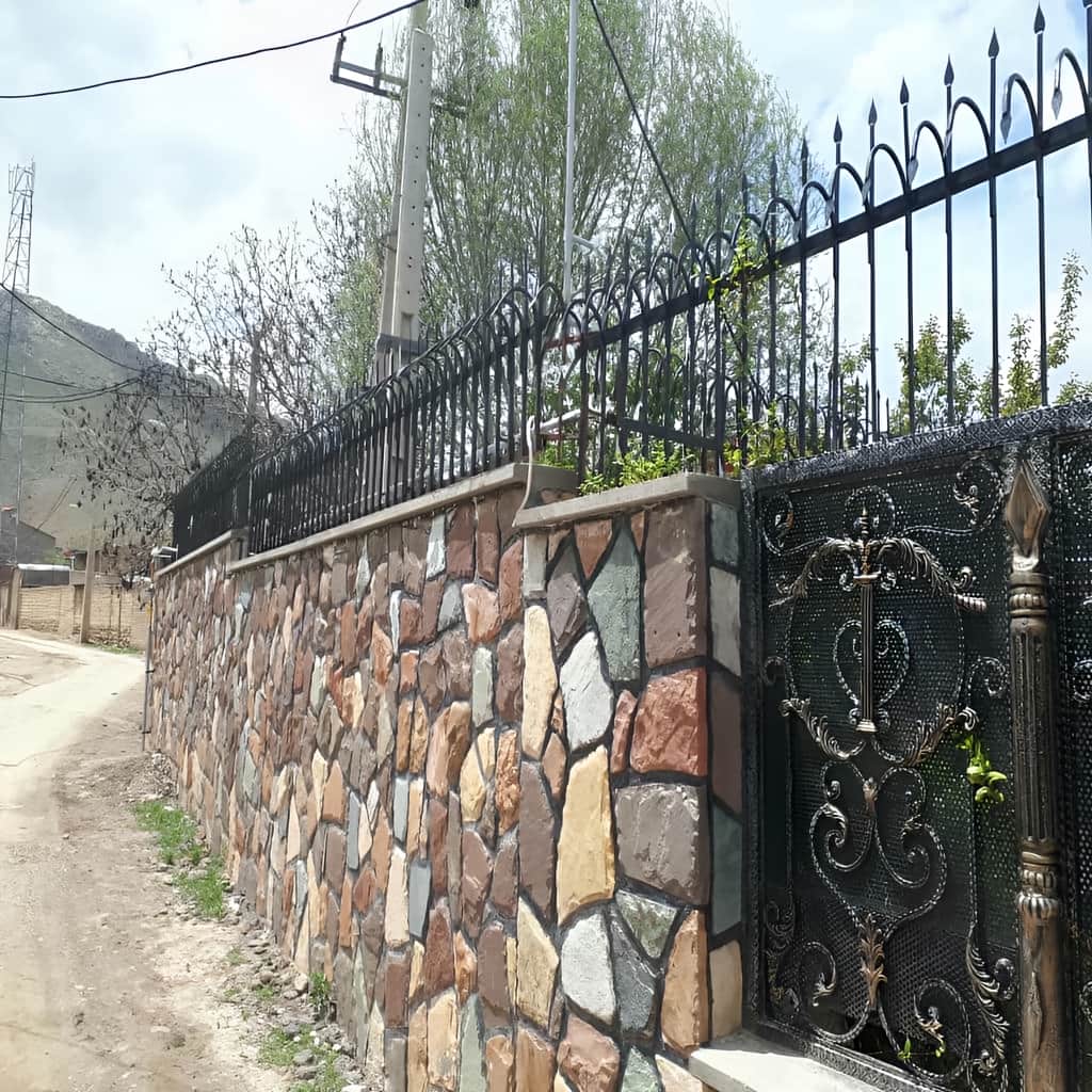 حفاظ روی دیوار حیاط مدل شاخ گوزنی