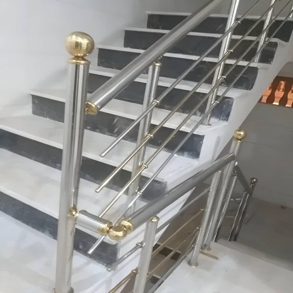 نرده استیل بالکن با طراحی مدرن نرده استیل بالکن با طراحی مدرن