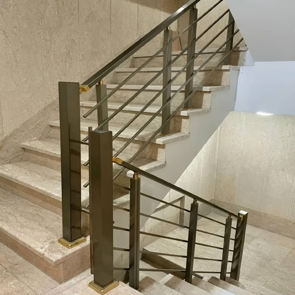 نرده استیل بالکن با متریال مقاوم