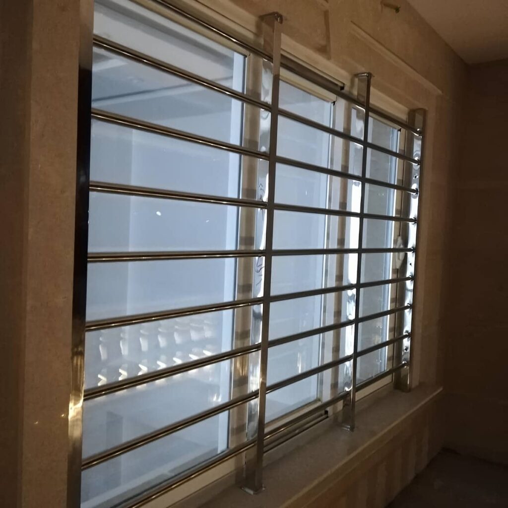 حفاظ پنجره آهنی با طرح ساده برای خانه