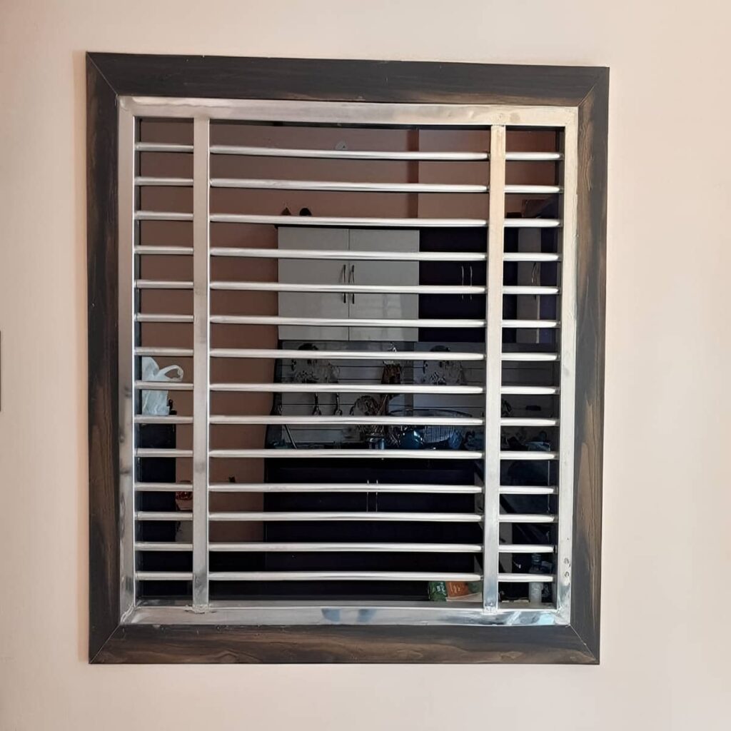 حفاظ پنجره دوجداره برای ساختمان مسکونی