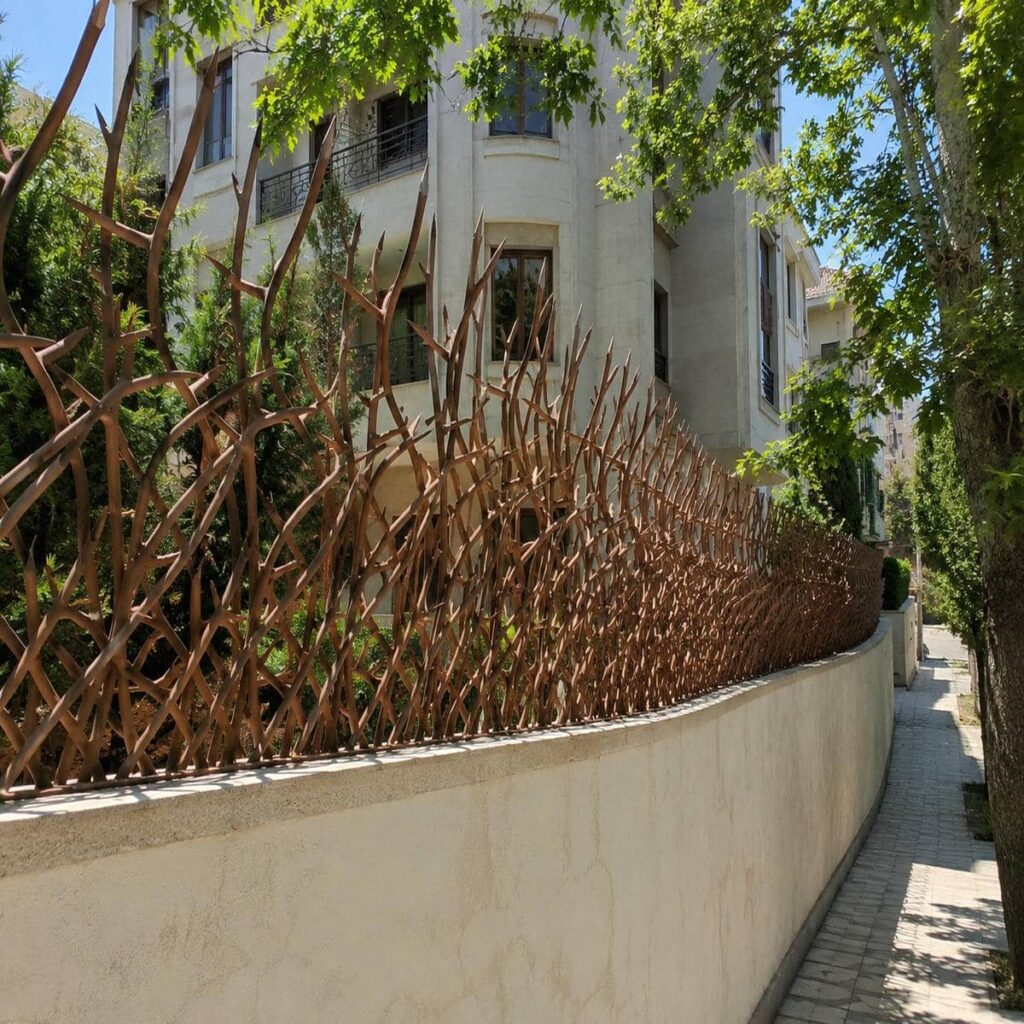 نرده دیوار حیاط مدل لیلیوم