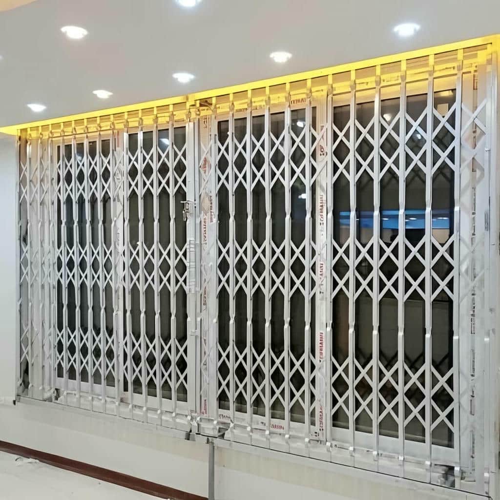 حفاظ پنجره متحرک مناسب ساختمان مسکونی