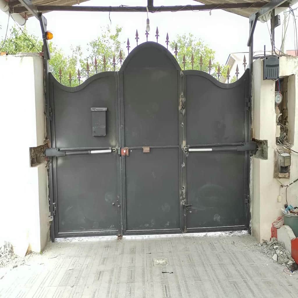 جک درب اتوماتیک با بدنه مشکی جک درب اتوماتیک با بدنه مشکی