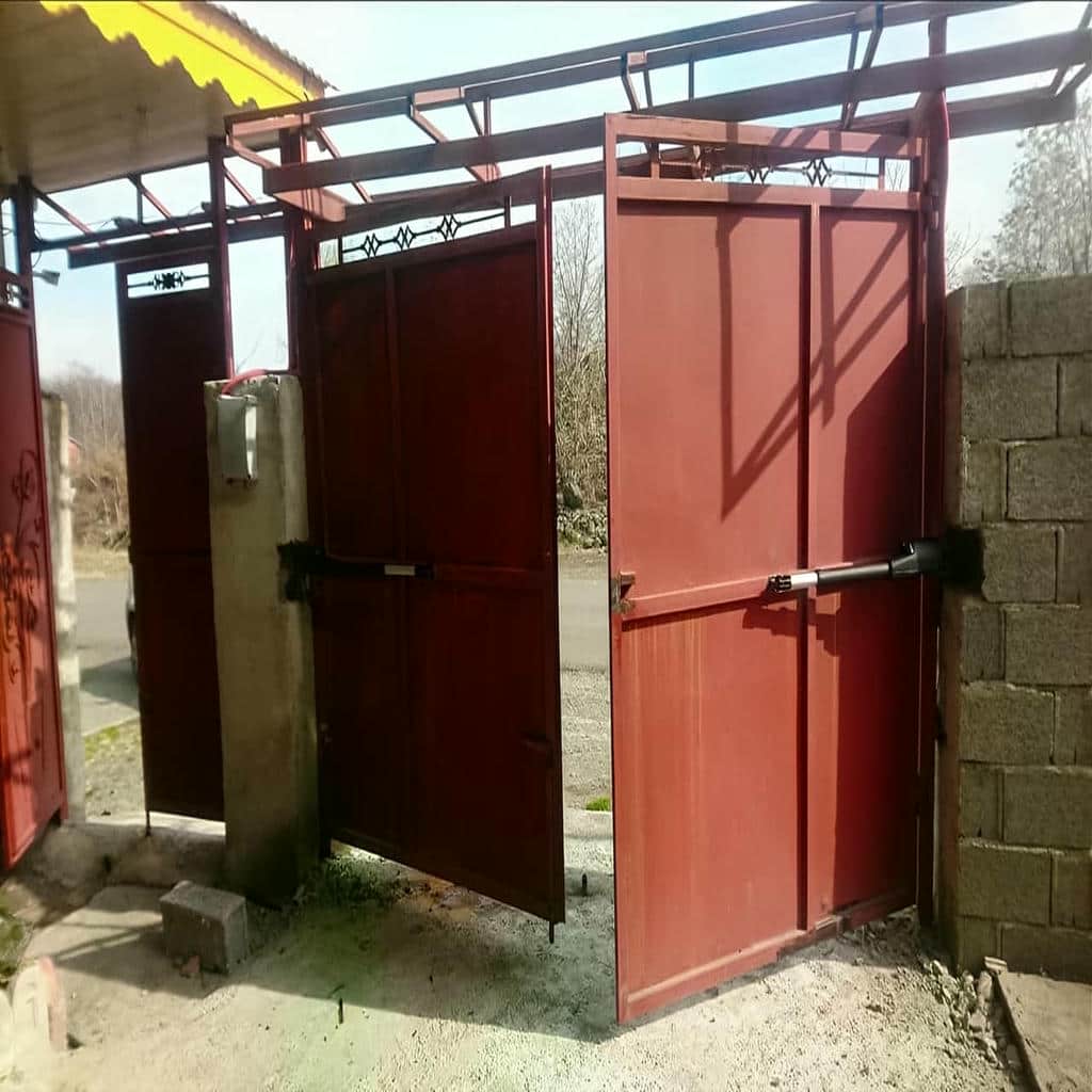 جک درب پارکینگ در بوشهر کنار درب حیاط جک درب پارکینگ در بوشهر کنار درب حیاط