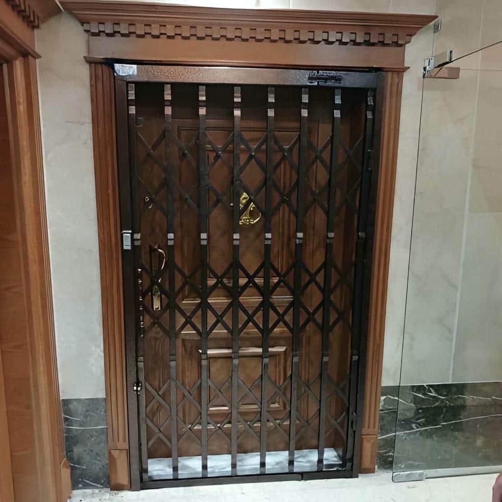 حفاظ درب آکاردئونی استان گلستان با رنگ سفارشی بدنه