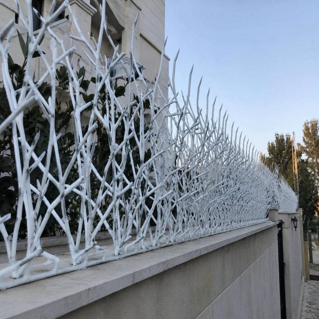 حفاظ دیوار بیرجند کنار نمای ساختمان ویلایی