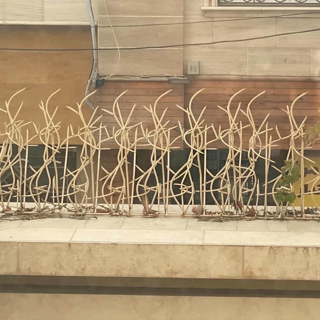 حفاظ دیوار سرنیزه ای رنگ شده