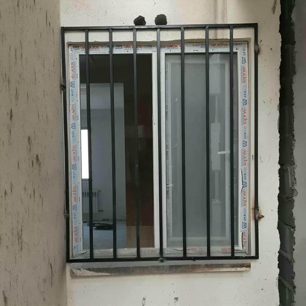 حفاظ پنجره آهنی یاسوج با طرح ساده فلزی