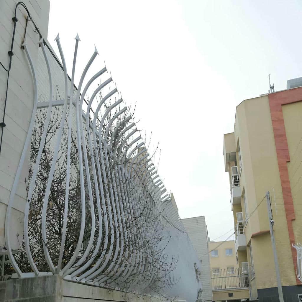مدل آهنی دیوار با طراحی مدرن