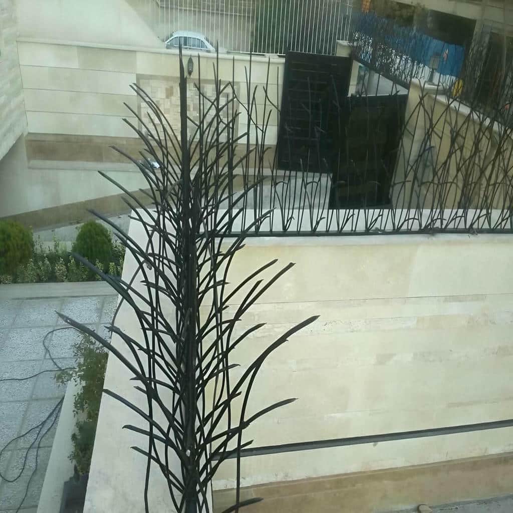نرده روی دیوار با طراحی بازدارنده نرده روی دیوار با طراحی بازدارنده