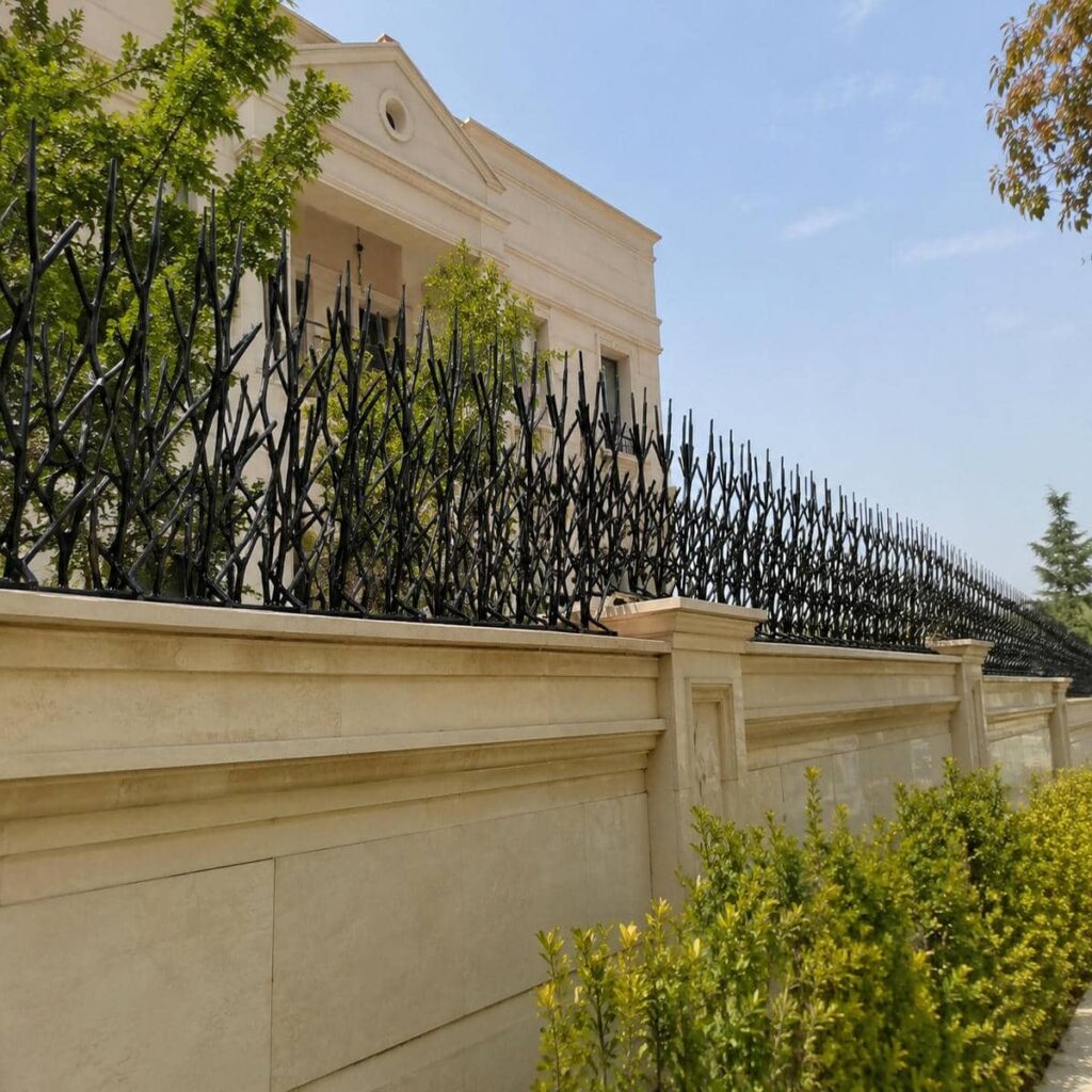 نرده روی دیوار با طراحی مدرن