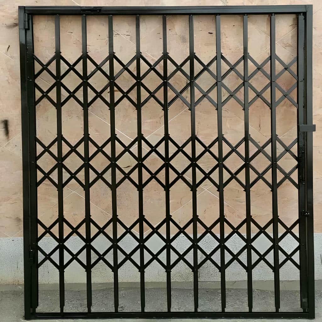 حفاظ درب آکاردئونی اراک با طراحی فلزی سفارشی سفارش اختصاصی حفاظ درب آکاردئونی در اراک
