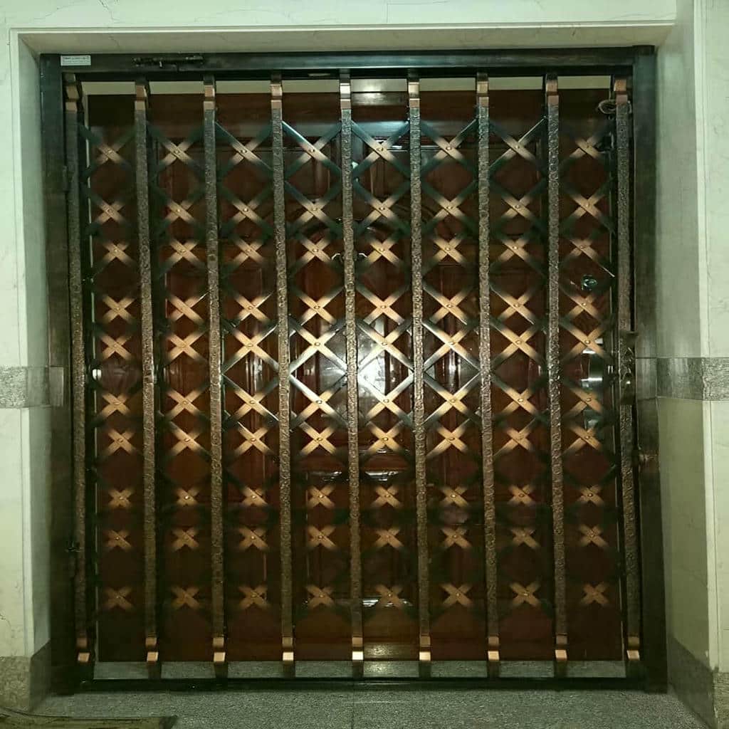 حفاظ درب آکاردئونی استان زنجان با رنگ سفارشی مرکز تخصصی حفاظ درب آکاردئونی در استان زنجان